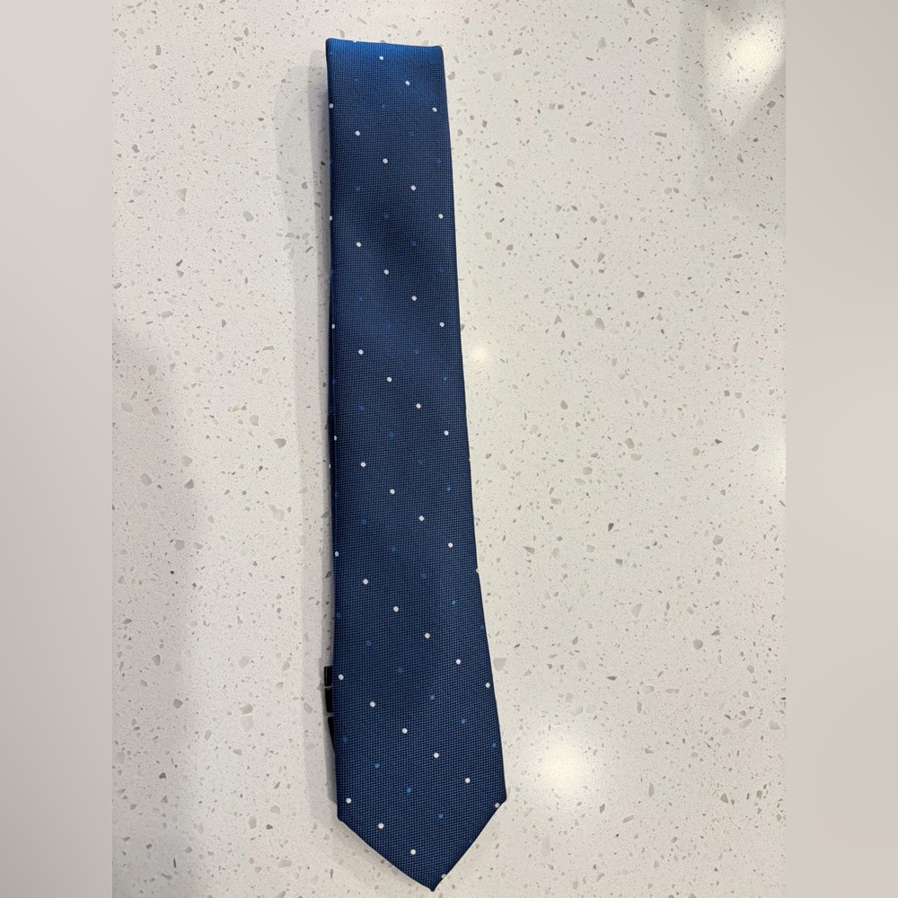 NWOT Indochino Tie Slim Blue Dots 56” X 2.75”